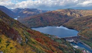 Jezero i brana